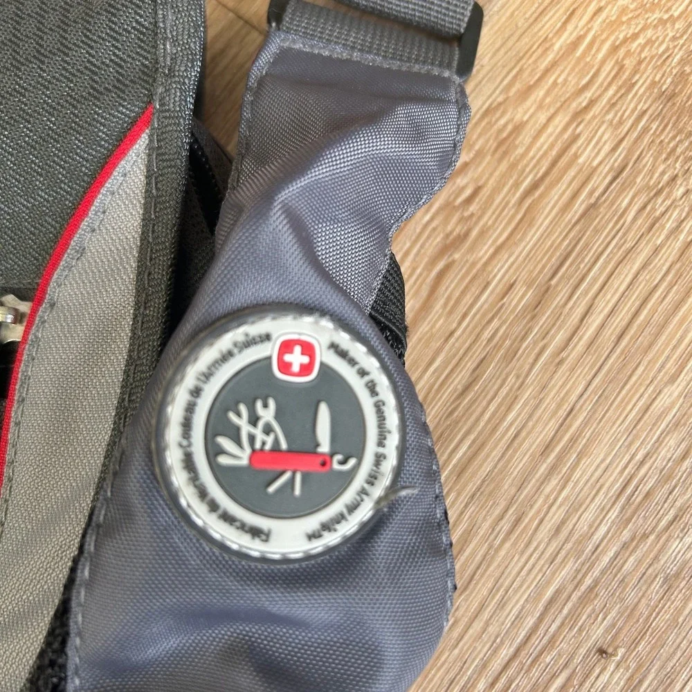 NWOT SwissGear Crossbody Messenger Bag Gray Black Red Travel Sling Shoulder Bag